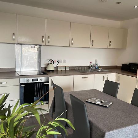 Balcony Marina Apartment With City Skyline Views - Free Secure Parking Manchester Exterior foto