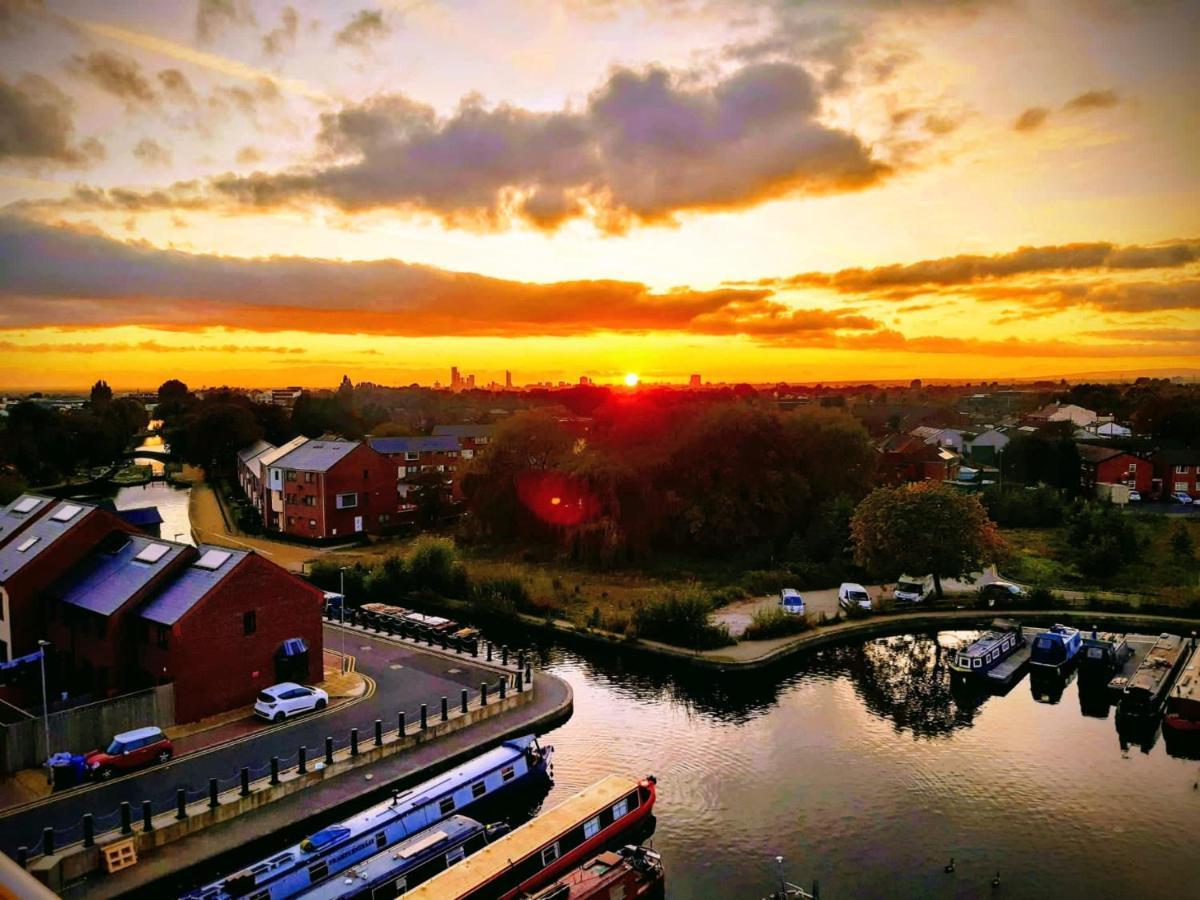 Balcony Marina Apartment With City Skyline Views - Free Secure Parking Manchester Exterior foto