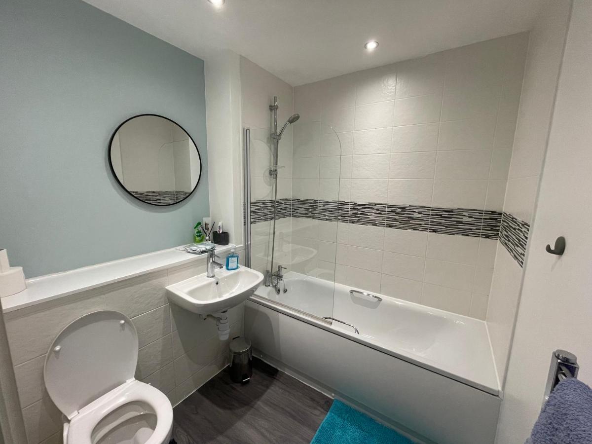Balcony Marina Apartment With City Skyline Views - Free Secure Parking Manchester Exterior foto