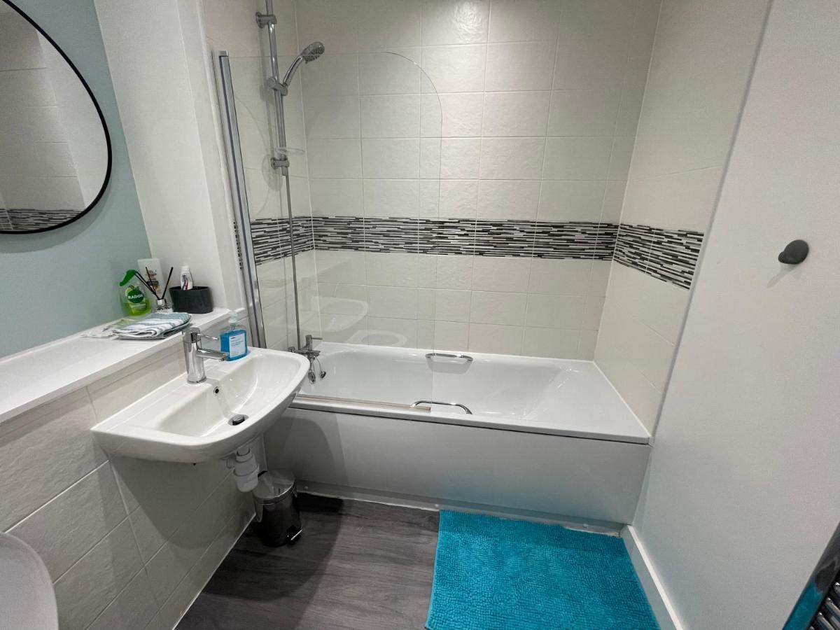Balcony Marina Apartment With City Skyline Views - Free Secure Parking Manchester Exterior foto
