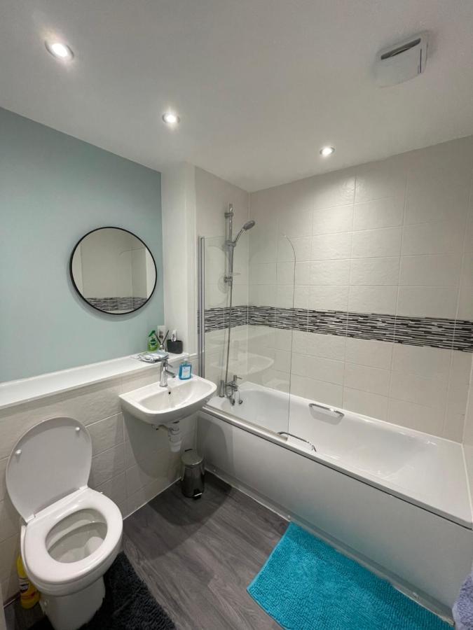 Balcony Marina Apartment With City Skyline Views - Free Secure Parking Manchester Exterior foto